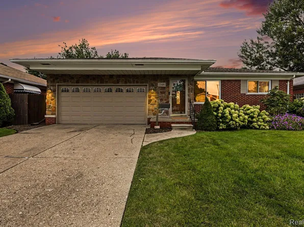 22406 Barton St, Saint Clair Shores, MI 48081
