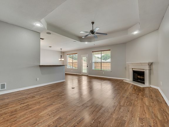 4th image of 2206 Creek Side Dr