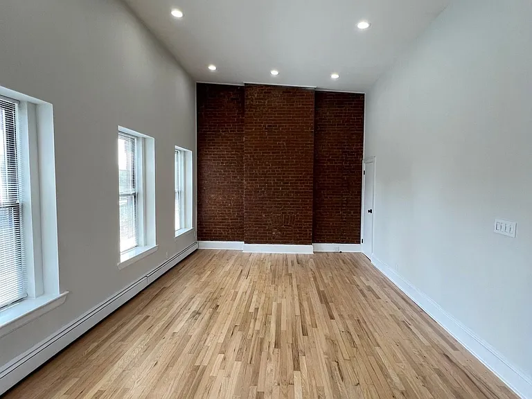 48 Bright St #4 — Photo 2