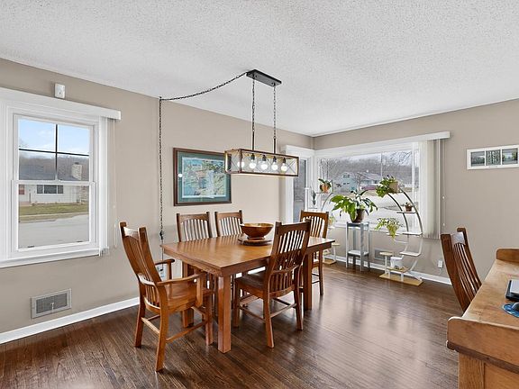 4th image of 1413 10th Ave NE