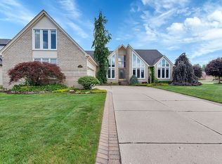 19596 Driftwood Dr, Clinton Township, MI 48038
