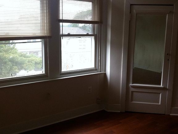 3rd image of 123 W Mount Pleasant Ave #C