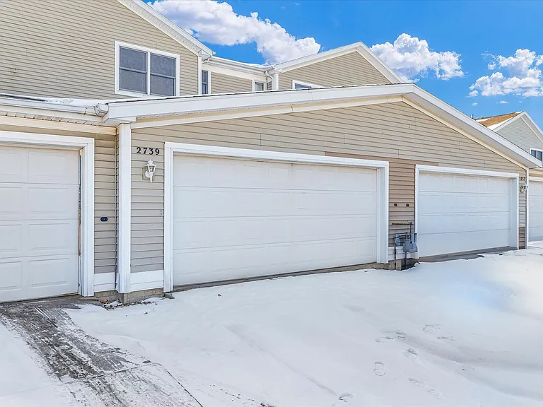 2735 Rainbow Ave — Photo 1