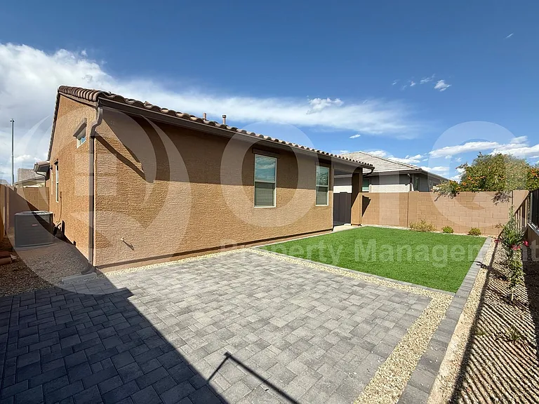 8923 W Solano Dr — Photo 24