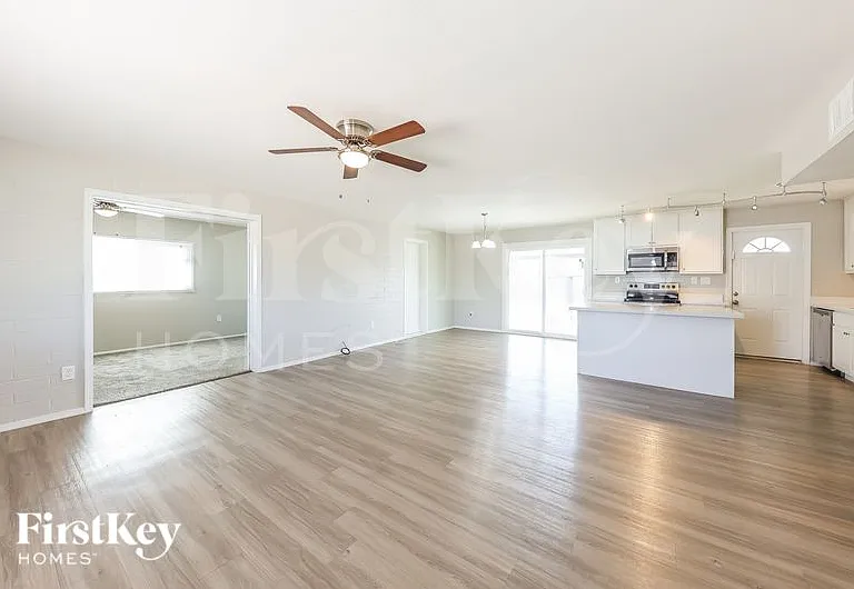 5037 W Krall St — Photo 2