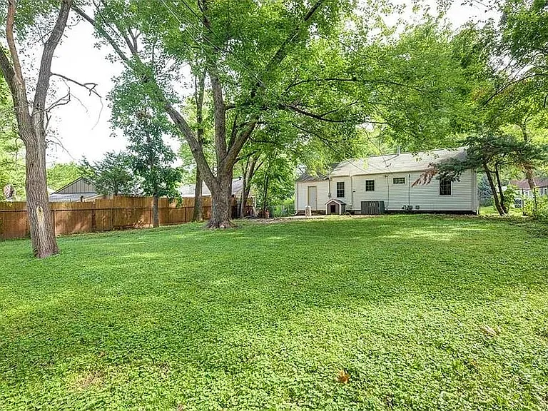 7516 Robinson St — Photo 15