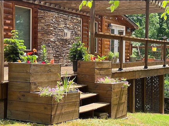 5th image of 176 Rivers Edge Ln