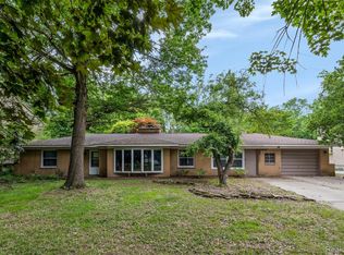 23385 Hunters Ln, Southfield, MI 48033