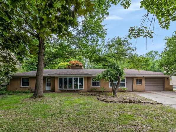 23385 Hunters Ln, Southfield, MI 48033