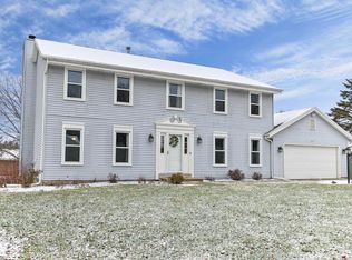 2012 Melody Ln, Waukesha, WI 53186