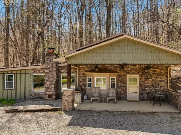 1525 Cove Ln, Oliver Springs, TN 37840