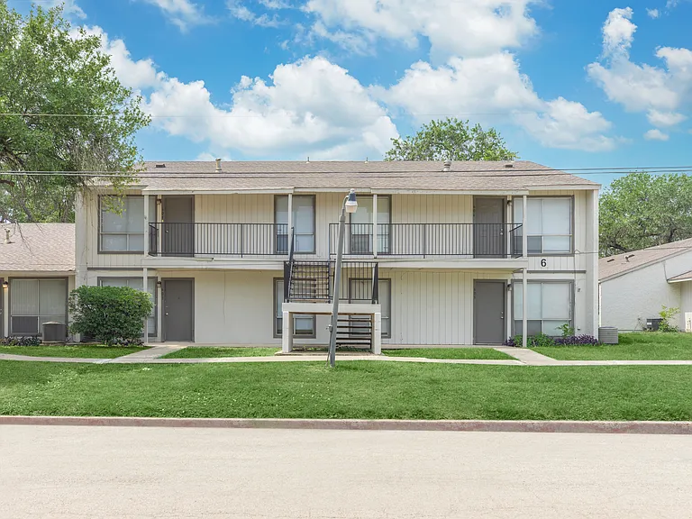 Country Oaks Apartments — Photo 11