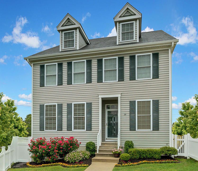 1st image of 39-39A Canary Dr