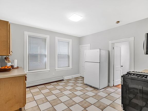 5th image of 109 Harrishof St #1