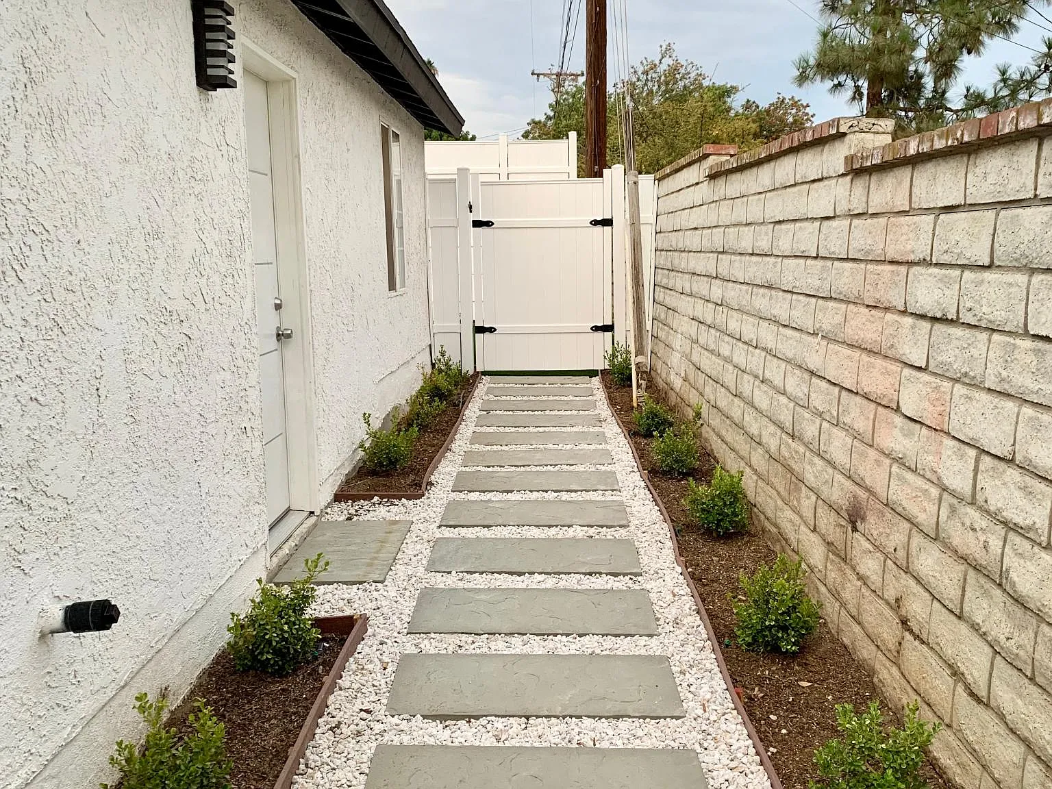 616 E Avenida De Las Flores — Photo 4