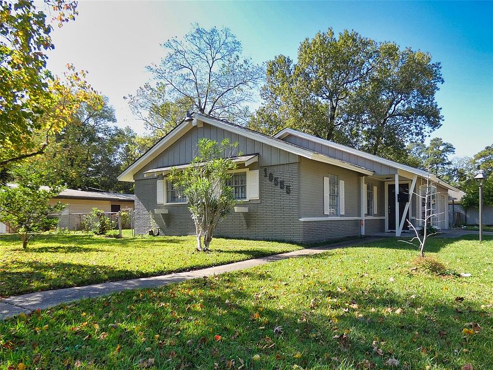 1st image of 10555 Royal Oaks Dr