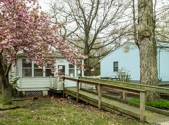 3rd image of 204 W End Ave