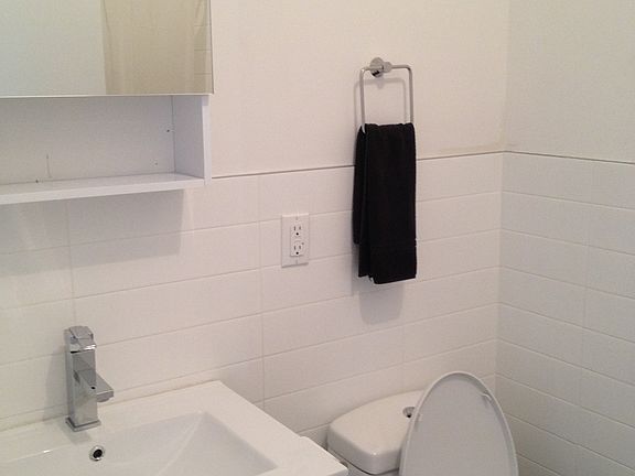 5th image of 607 Marcy Ave #1