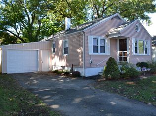 172 Redlands St, Springfield, MA 01104