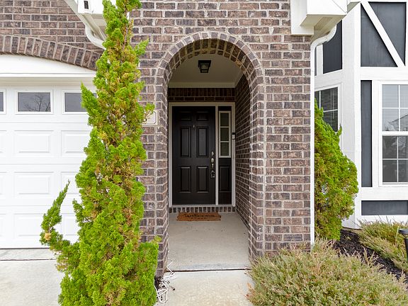 4th image of 688 Albermarle Dr