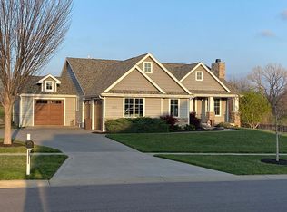 2824 SW Sherwood Park Dr, Topeka, KS 66614