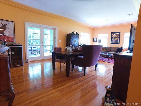 5th image of 326 Fluvia Ave