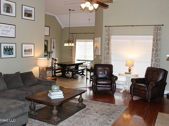 5th image of 3510 Holsten Creek Dr