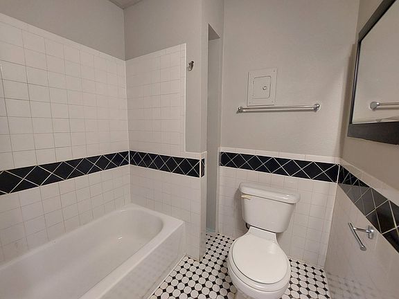 5th image of 455 Eleanor Ave APT 2