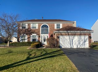 1000 E Stone Creek Cir, Crystal Lake, IL 60014