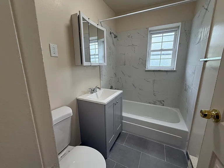 Jamestown Apartments — Photo 5