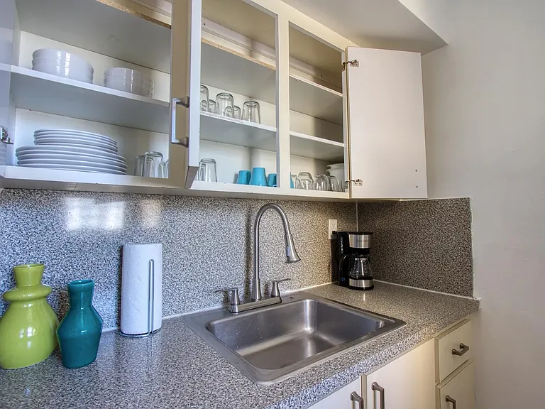 429 NE 23rd St #416 — Photo 4