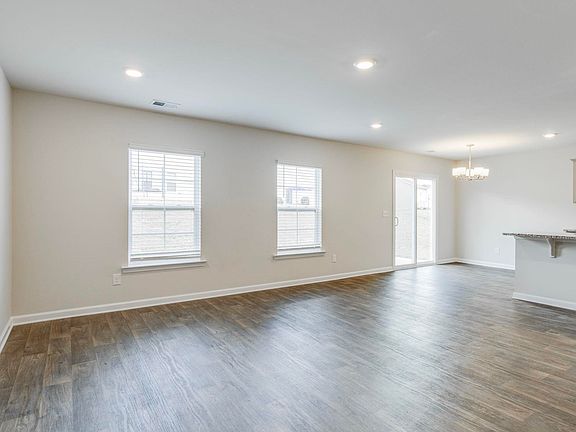 5th image of 313 Crooked Pine Ct