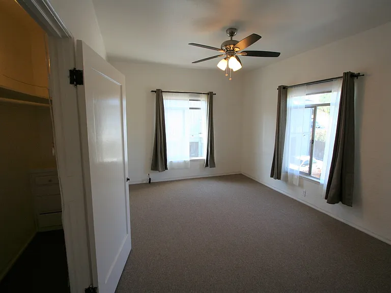 1458 E 33rd St #15 — Photo 11