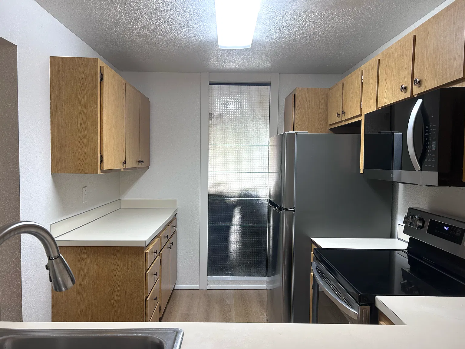 2 bed, 1.5 bath, 1048 sqft, $2,700 — Photo 3