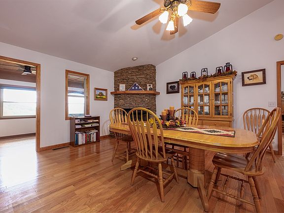 24th image of 124 Graystone Dr
