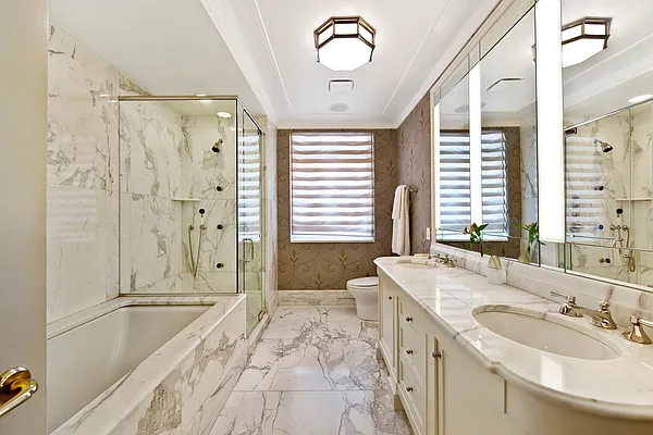 Sold by Mercedes Berk | media 10