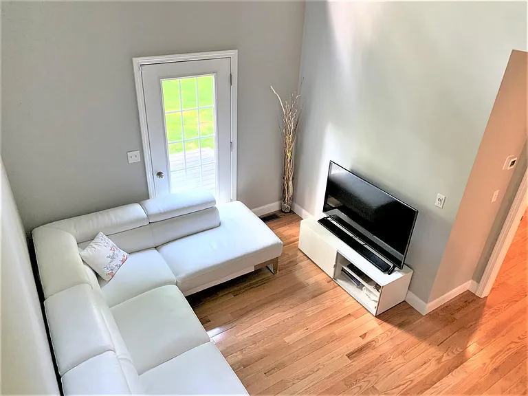 380 King St #11 — Photo 16