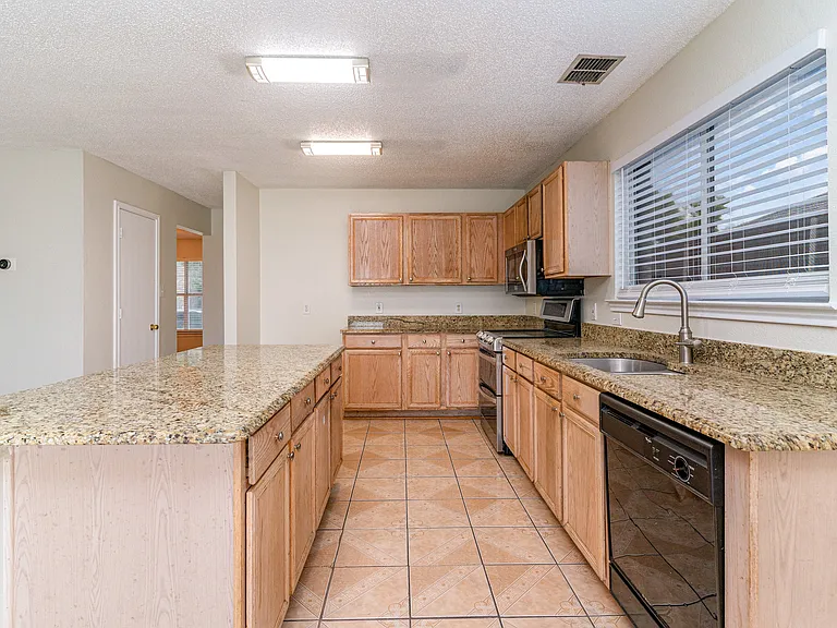 1810 Cedar Ridge Dr — Photo 11