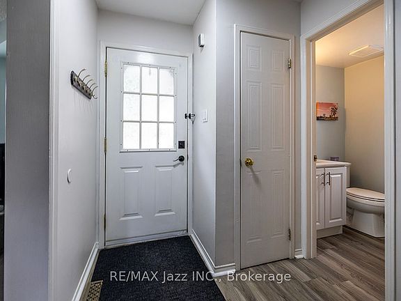 3rd image of 23 Meredith Ct