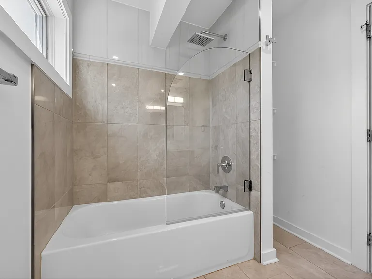869 Corinthian Ave #1 — Photo 11