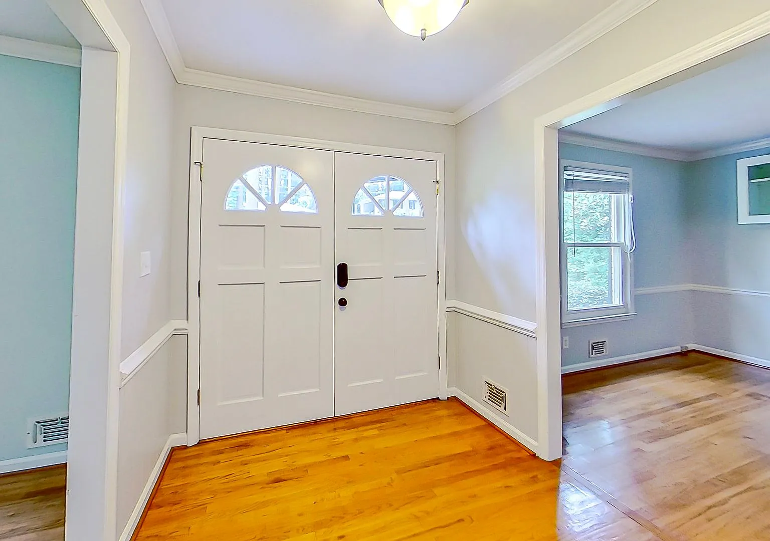 Gorgeous 3BR/2.5BA in great location! — Photo 3