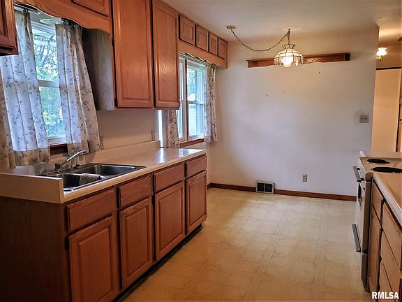 4th image of 108 Oliver St