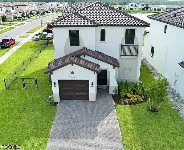 3 bed, 2.5 bath, 792 sqft, $2,200 — Photo 2
