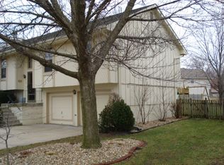 915 NE 109th Ter, Kansas City, MO 64155