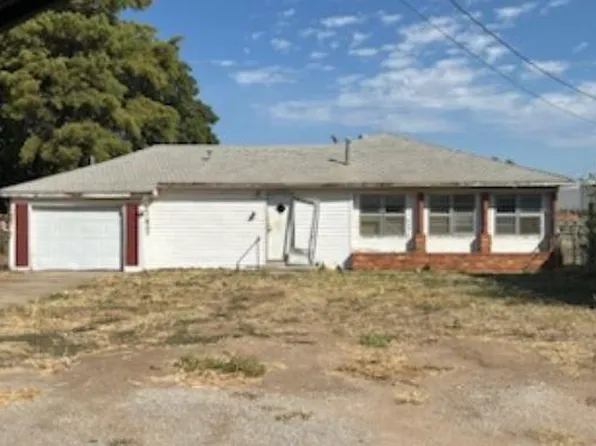 903 N Louis Tittle Ave, Mangum, OK 73554