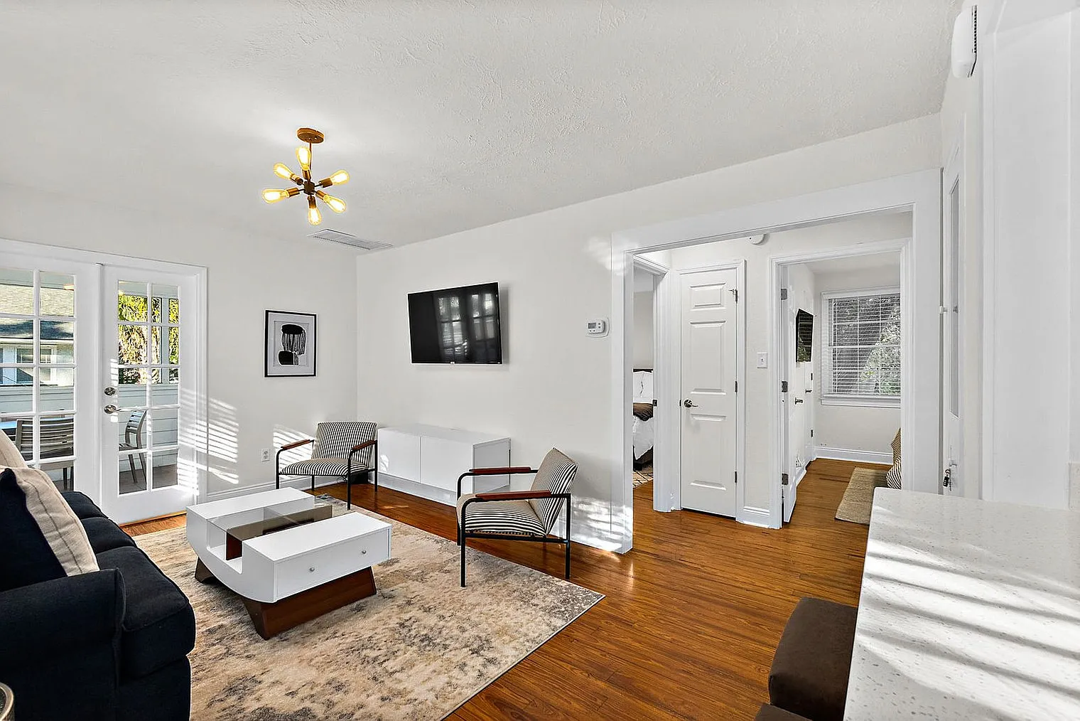 2 bed, 2.0 bath, 893 sqft, $3,367 — Photo 3
