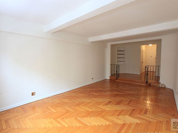 2nd image of 62 Park Ter W APT A25
