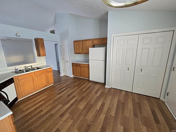 5th image of 2412 Drexel Dr