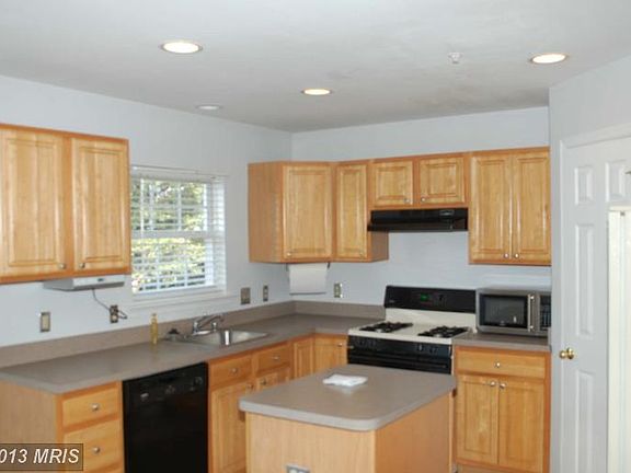 3rd image of 25 Blue Spire Cir