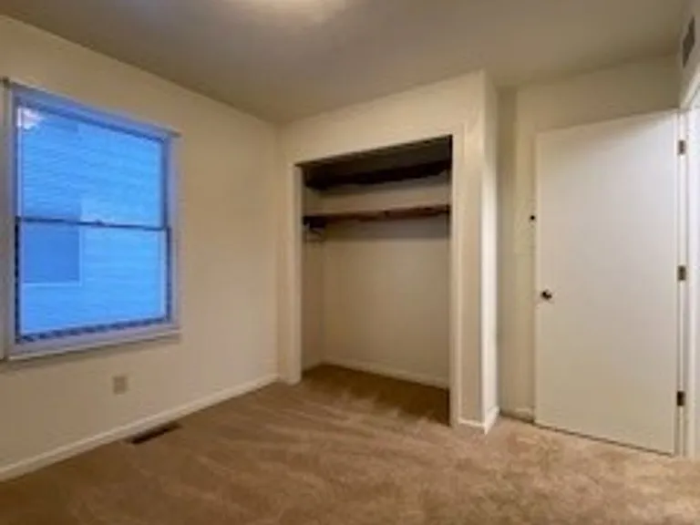 124 S Silverwood Ln — Photo 9